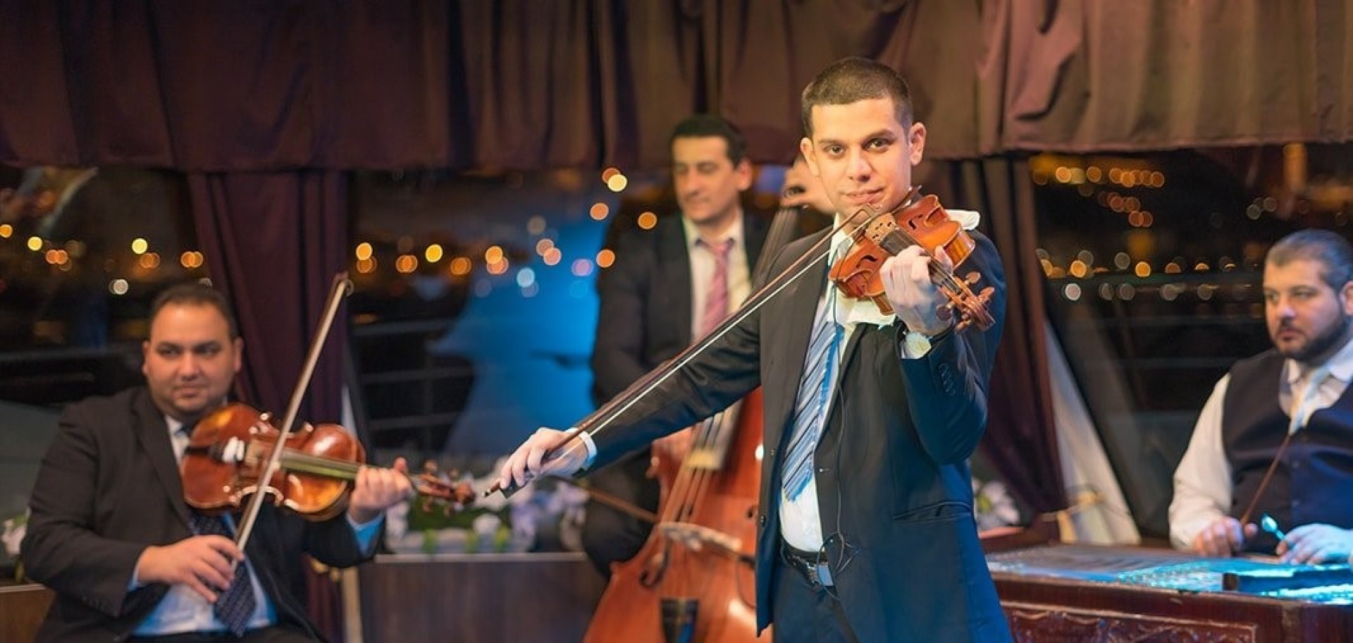 Crucero con cena en Budapest con espectáculo de folclore y opereta