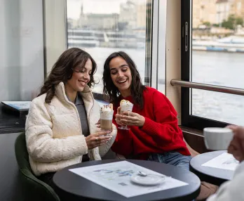 Croisière Touristique Avec Une Boisson