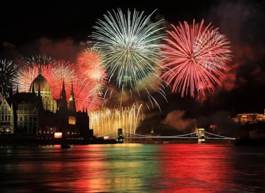 Dinner and Cruise with Fireworks
